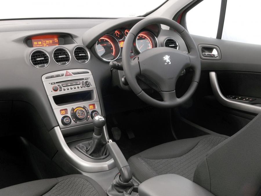  Peugeot 308 SW 2008 года  (ZA) (фото 8 из 17)